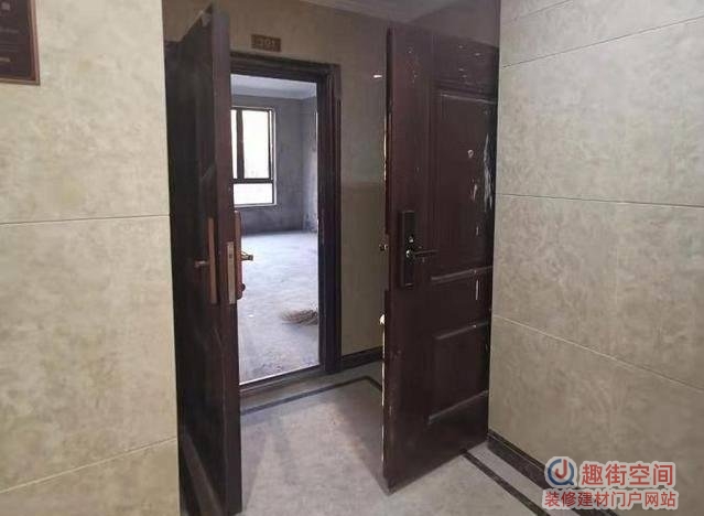 商品房入户门外开违反什么规定